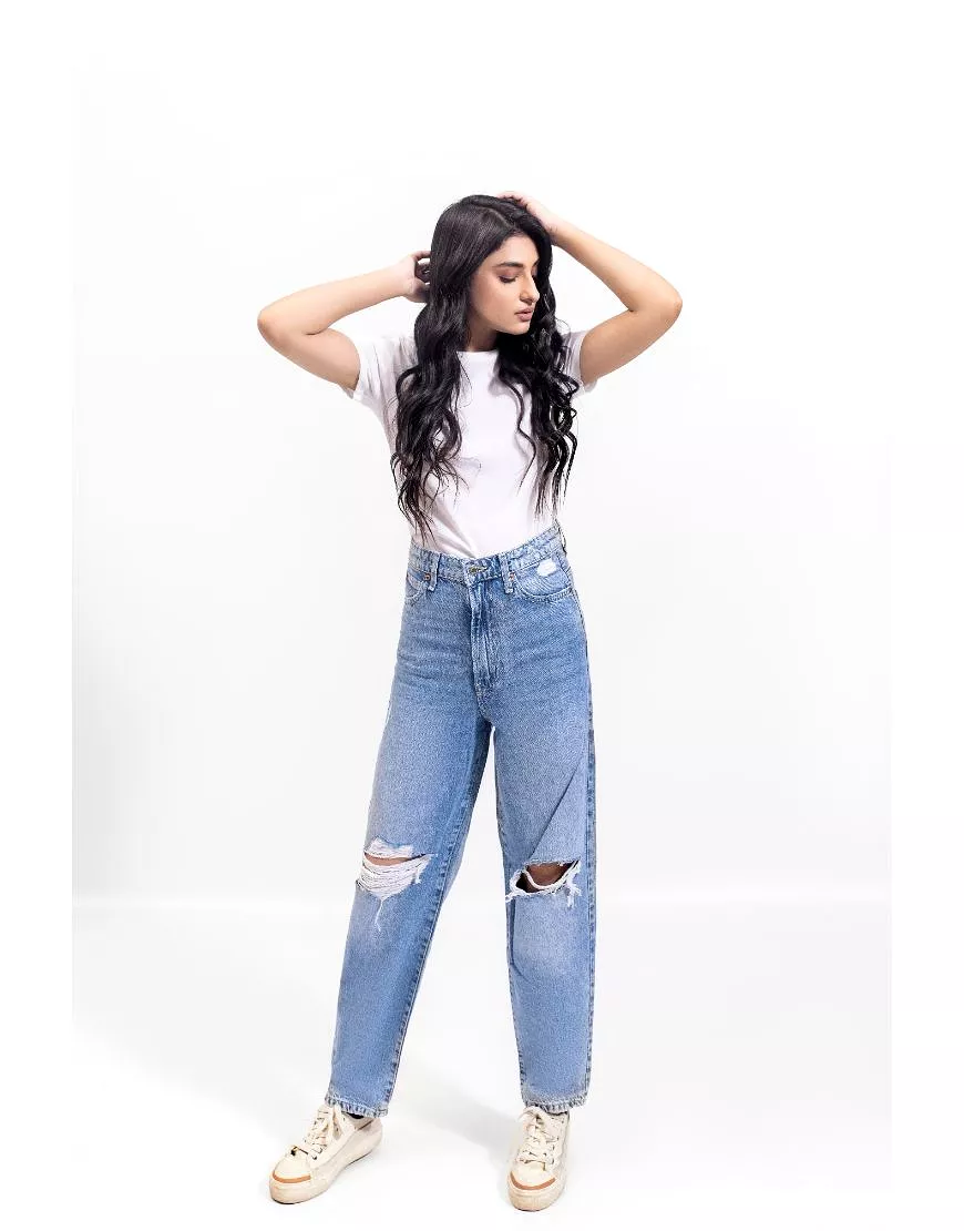 Loose Mom Fit Ripped Jeans